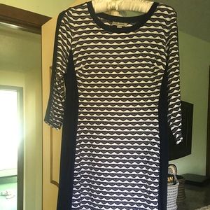 Great flattering dress!